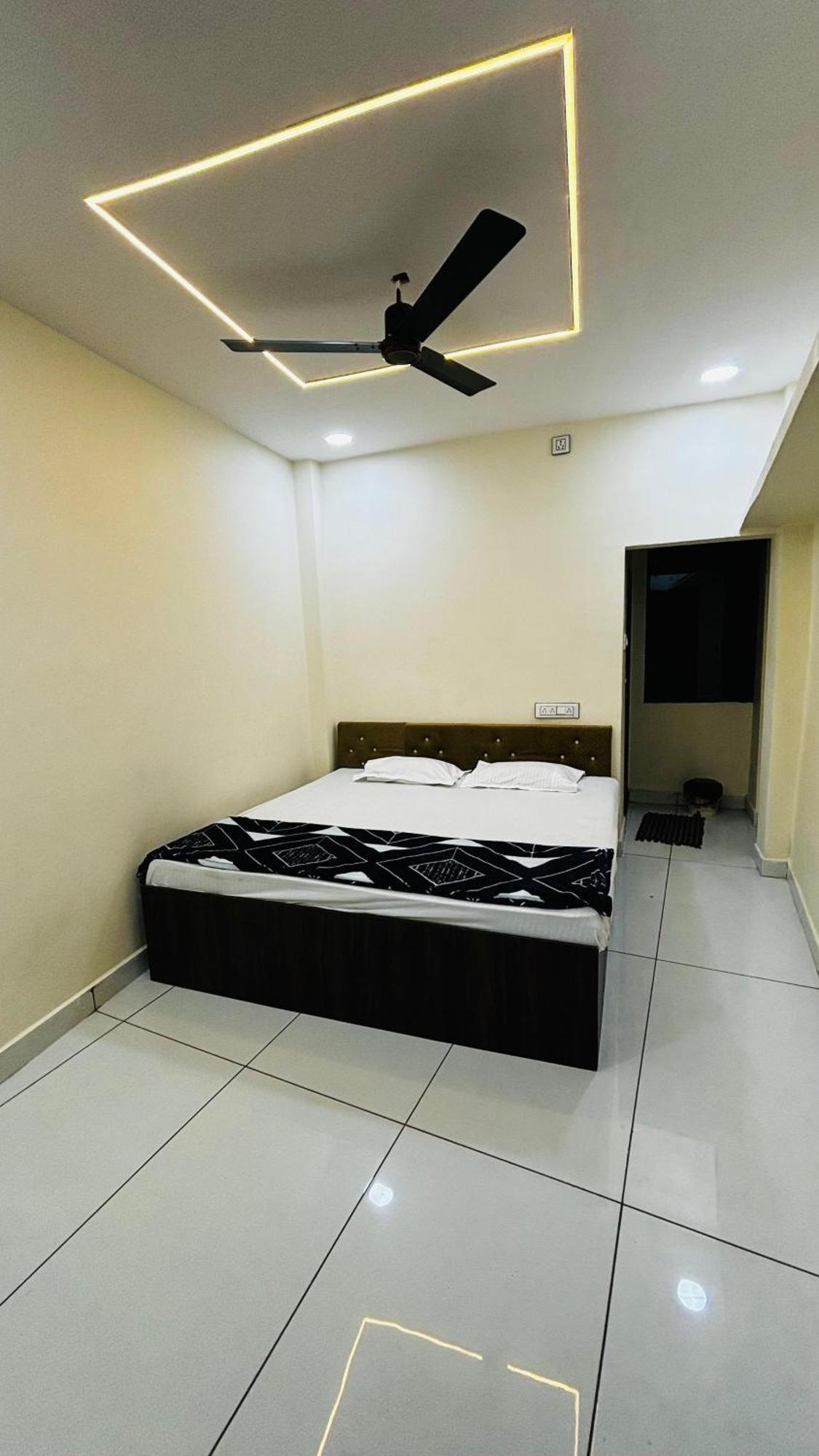 Hotel Shreenidhi Comfort Stay Ujjain Dış mekan fotoğraf