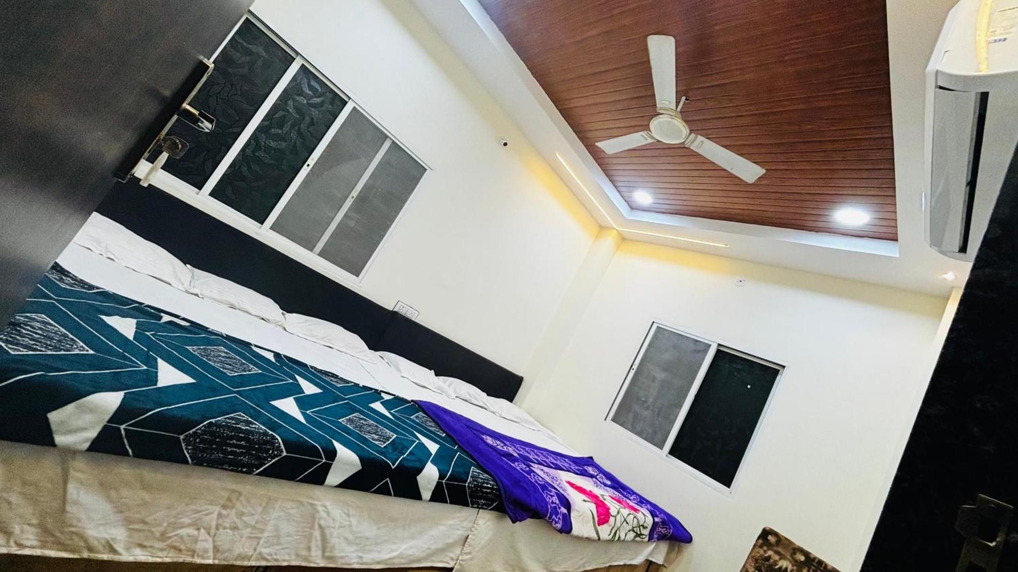 Hotel Shreenidhi Comfort Stay Ujjain Dış mekan fotoğraf