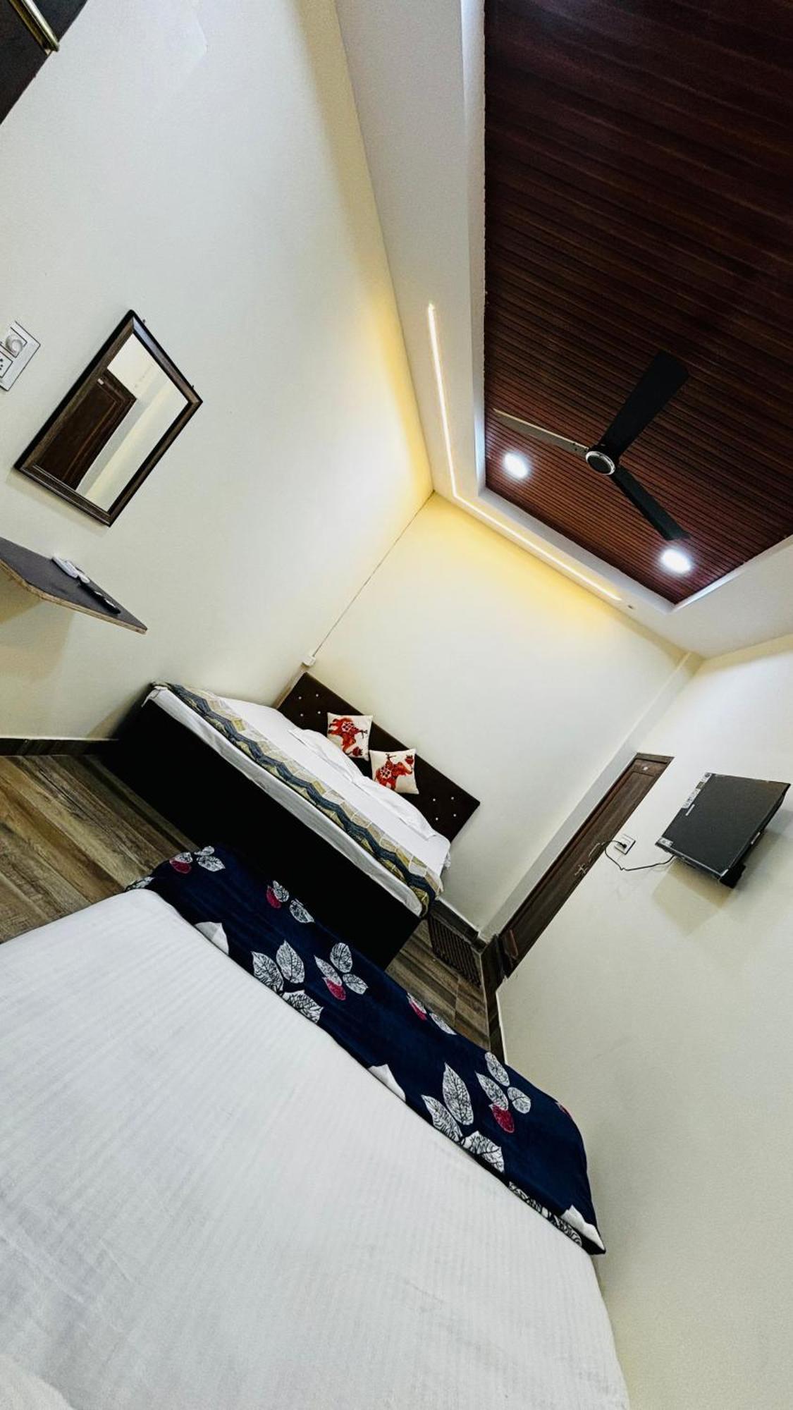 Hotel Shreenidhi Comfort Stay Ujjain Dış mekan fotoğraf